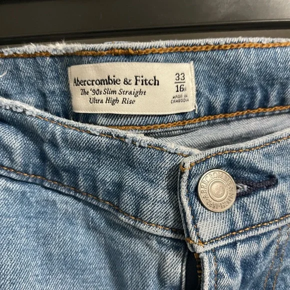 Abercrombie & Fitch Curve Love Jeans - Picture 4 of 4